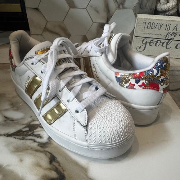 Adidas Women’s Superstar Sneakers Size 6 Shell Toe Bold Floral Collab w/ “Her” - Picture 1 of 10